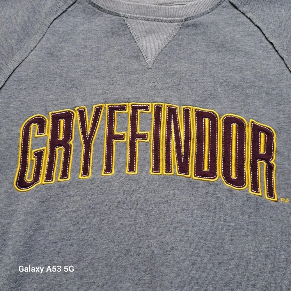 Universal Studios Harry Potter Gryffindor Sweatshirt Small Gray Raw Hem Patch